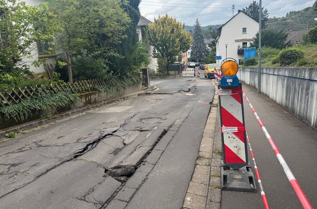 Ein Wasserrohrbruch hat in der Antoniusstraße im Ortsbezirk Boppard für massive Schäden gesorgt.