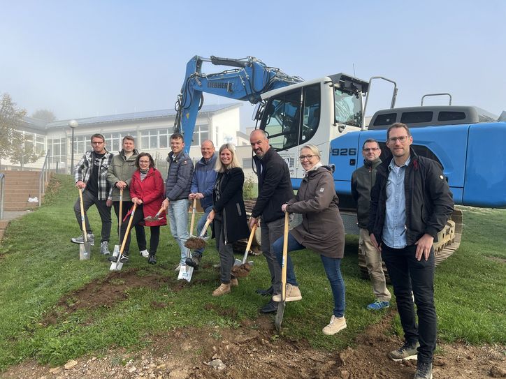 Mit dem offiziellen Spatenstich begannen die Bauarbeiten für den Neubau an der Ahr-Grundschule in Blankenheim.