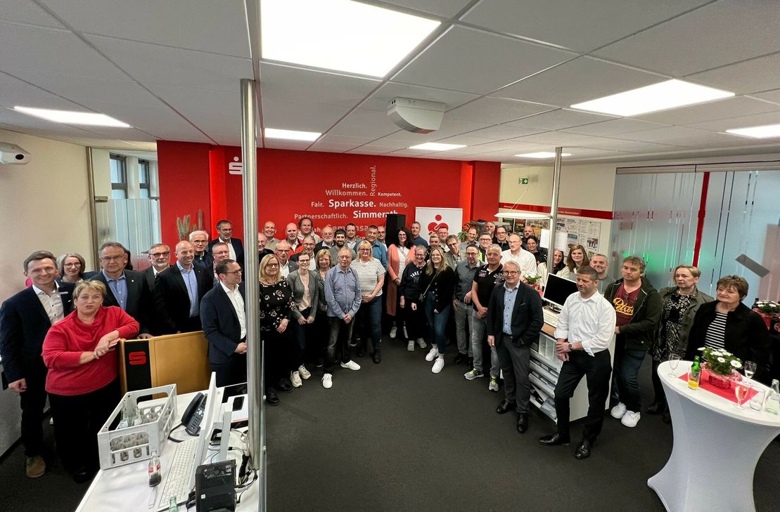 Bunt und vielfältig wie das Vereinsleben selbst war auch die Spendenübergabe aus der Sparkassen-Lotterie »PS Sparen und gewinnen« an 38 Instititutionen im Simmerather Gemeindegebiet.