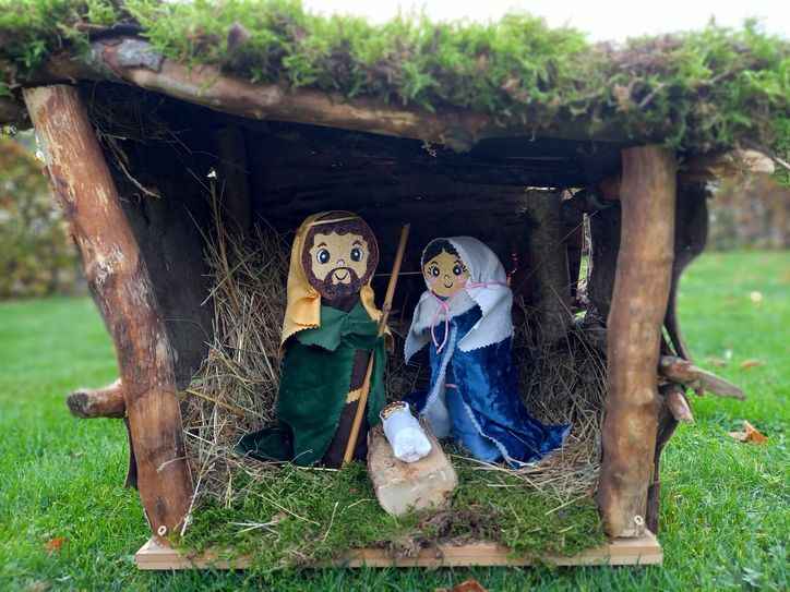 Fast 50 liebevoll gestaltete Krippen sind rund um Steckenborn aufgebaut.