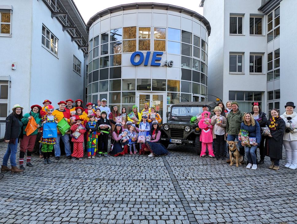 Die Übergabe der OIE Kamelle-Pakete an die Gewinner 2024