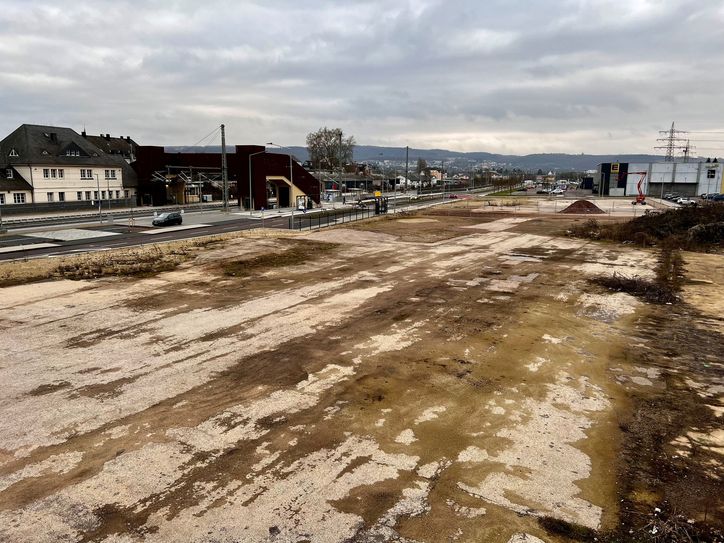 Platz für die "Neue Mitte West" am Haltepunkt Trier-West.