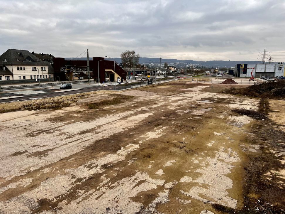 Platz für die "Neue Mitte West" am Haltepunkt Trier-West.