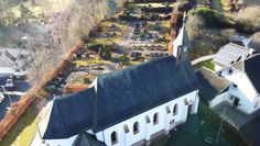 Die Kapelle Maria Hilf ist das Wahrzeichen von Golbach ...