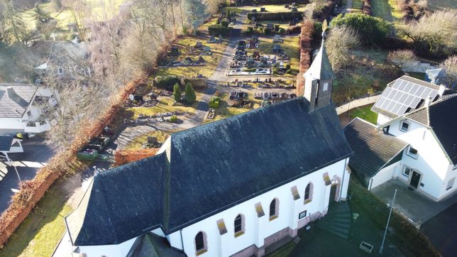 Die Kapelle Maria Hilf ist das Wahrzeichen von Golbach ...