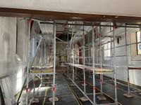 Momentan stehen im Innern der Kapelle Gerüste, denn das Gotteshaus muss aufwändig saniert werden.
