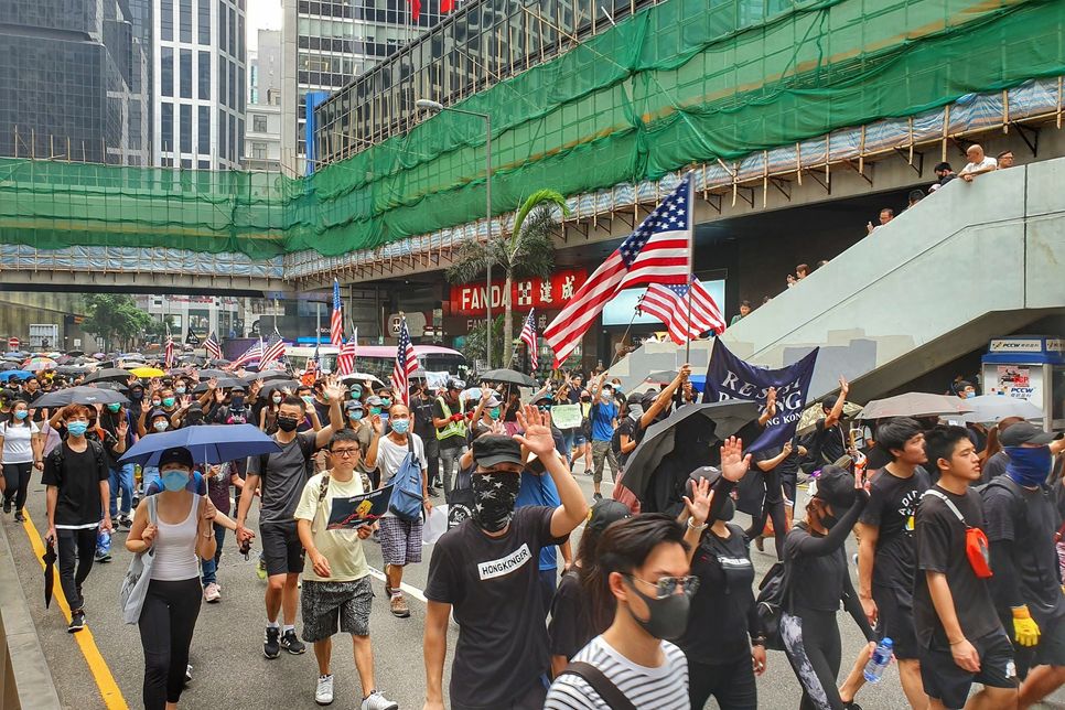 WochenSpiegel-Reporter Sebastian Schmitt befindet sich zurzeit auf einer Asienreise und machte dieses Foto von einer Demonstration in Hongkong.