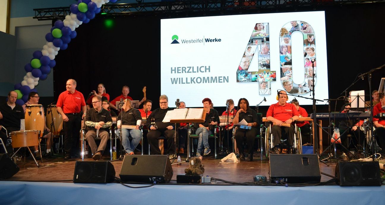 Das Orchester der Westeifel Werke sorgte während der Feierlichkeiten für den musikalischen Rahmen. Foto: S.Schröder