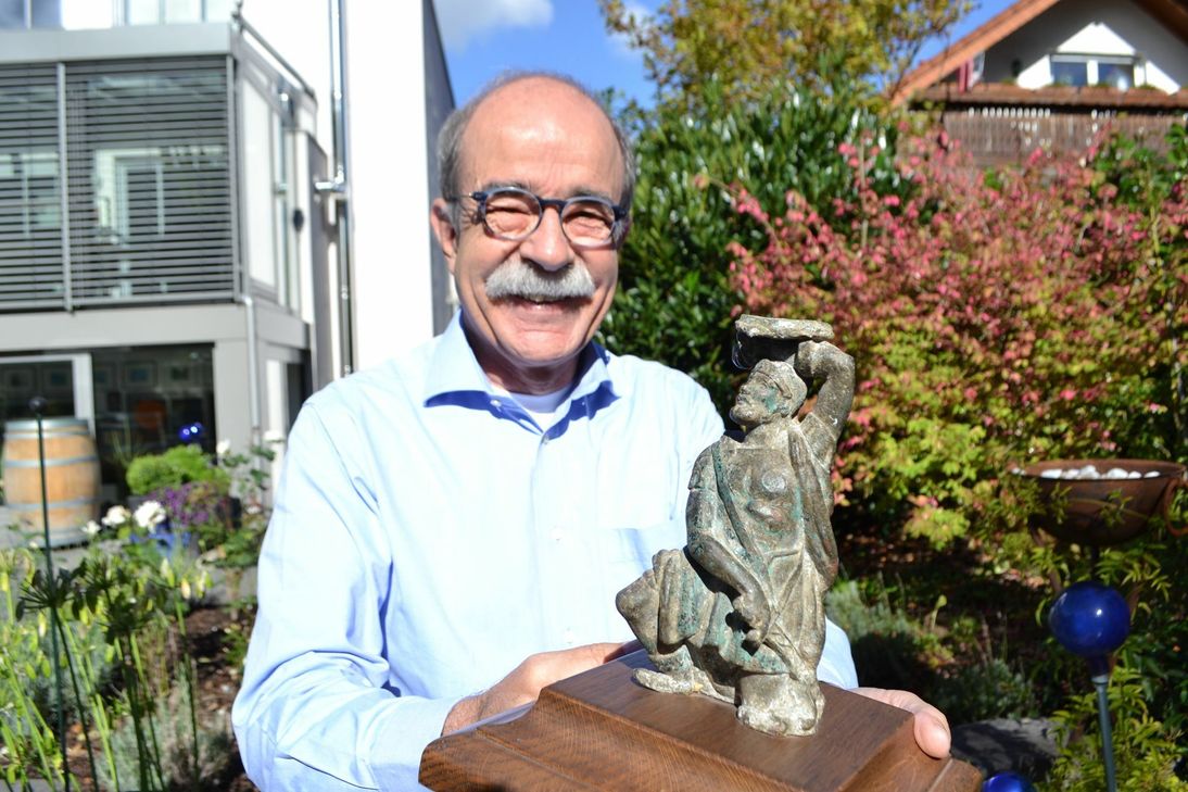 Die Figur der römischen Soldaten wurde bereits vor rund 60 Jahren in Dernau gefunden. Matthias Bertram und seine Mitstreiter wollen ihn und andere Funde dauerhaft ausstellen. Foto: Mager