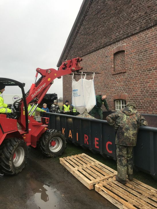 Am Ende kam ein ganzer Container für die Patientenhilfe Darmkrebs zusammen.