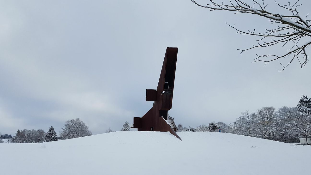 Der Turm Luxemburg auf dem Trierer Petrisberg vor winterlicher Kulisse. Leserfoto von Christian Eisenbrand