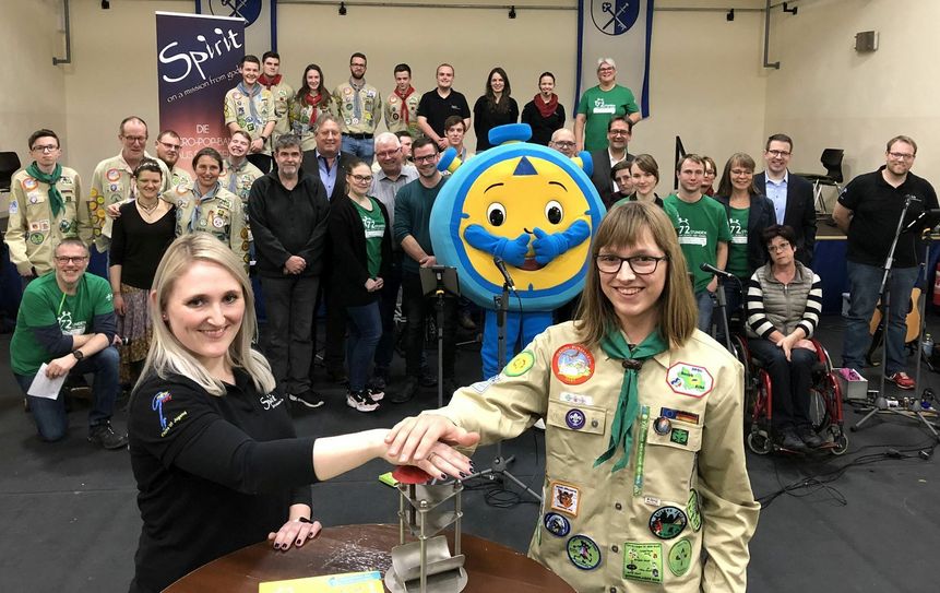 Ein sehr stimmungsvoller Auftakt zur 72-Stunden-Aktion fand im Bürgerhaus von Blankenheimerdorf für die Region Eifel statt. Unter anderem sorgte die Sacro-Pop-Band »Spirit« als Schirmherr der 72-Stunden-Aktion für einen tollen Sound. mn-Foto