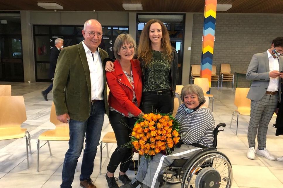 Silvia Mertens ist neue Bürgermeisterin der Stadt Monschau - hier im Kreis ihrer Familie. Foto: Cloesgen