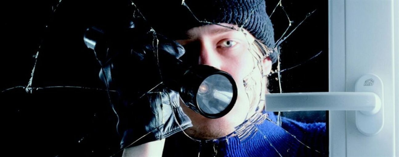 An der B 416 zwischen Karden und Müden wurde ein Baucontainer aufgebrochen.