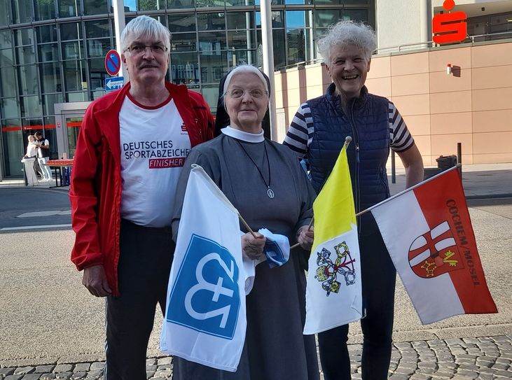 Sr. Felicitas ist seit Jahren Zuschauerin und Fan des SparkassenFirmenlaufs in Cochem