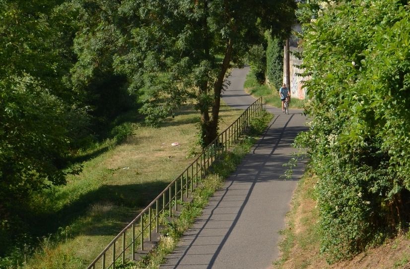 Westlicher Moselradweg unweit der Römerbrücke