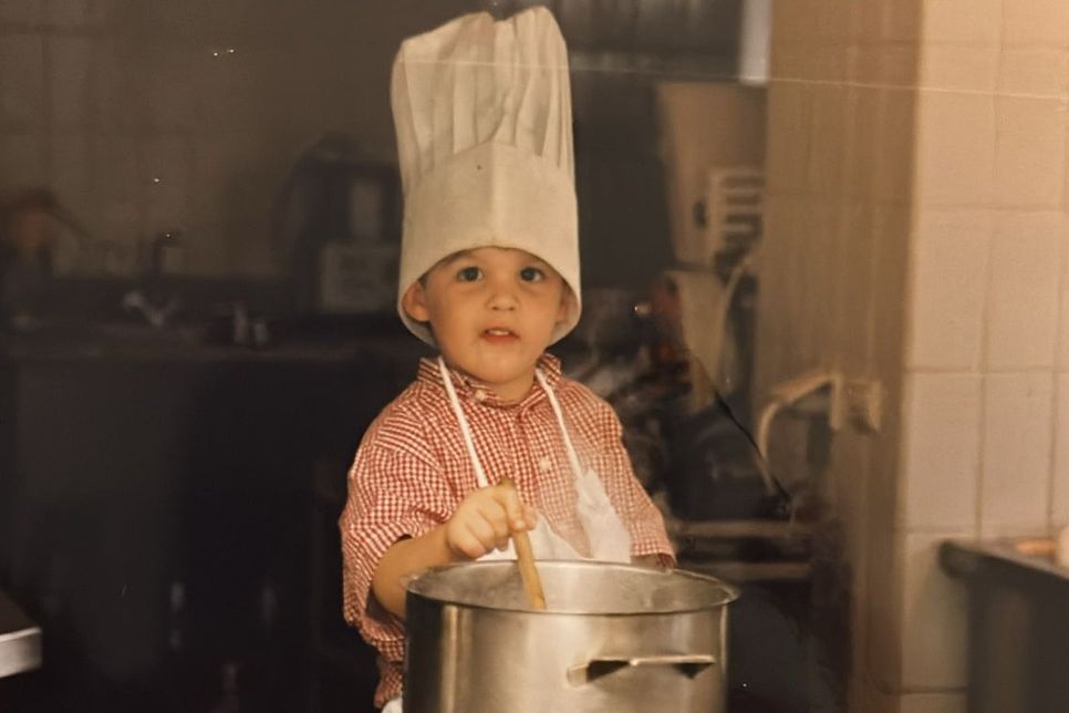 Kochen war schon als Kind seine Leidenschaft. Doch es dauert einige Semester BWL-Studium, bis Louis sich dessen bewusst wird.
