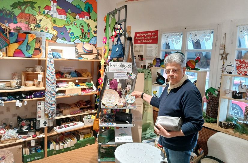 Nachhaltig produzierte Produkte: Der Weltladen Mützenich sorgt in den Ländern des globalen Südens für ein Stück besseres Leben, betont Geschäftsführer Henry Schütt.