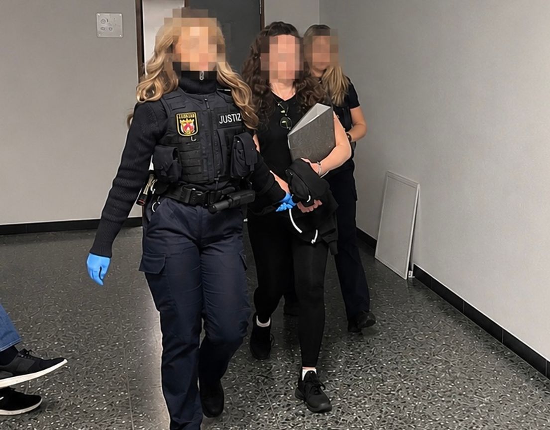 Sitzt seit 2023 in Untersuchungshaft: Julia L., sie ist die Ex-Lebensgefährtin des ermordeten Arztes Steffen Braun.