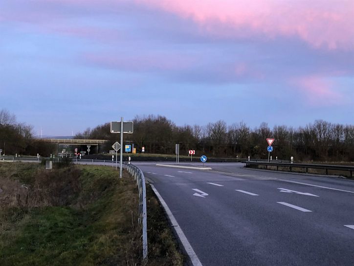 Die B 262 zwischen der Anschlussstelle Mayen der A 48 und dem Abzweig zum Bernardshof muss wegen Unterhaltungsarbeiten erneut gesperrt werden.