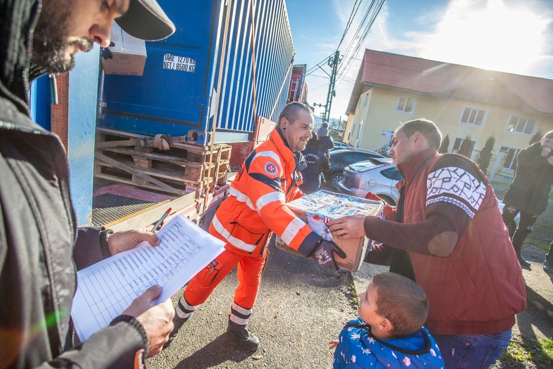 Ab diesem Wochenende laden die Trierer Johanniter wieder ein, Hilfspakete mit Grundversorgungsgütern für Bedürftige zu packen