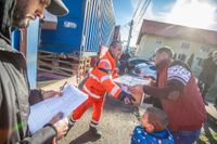 Ab diesem Wochenende laden die Trierer Johanniter wieder ein, Hilfspakete mit Grundversorgungsgütern für Bedürftige zu packen