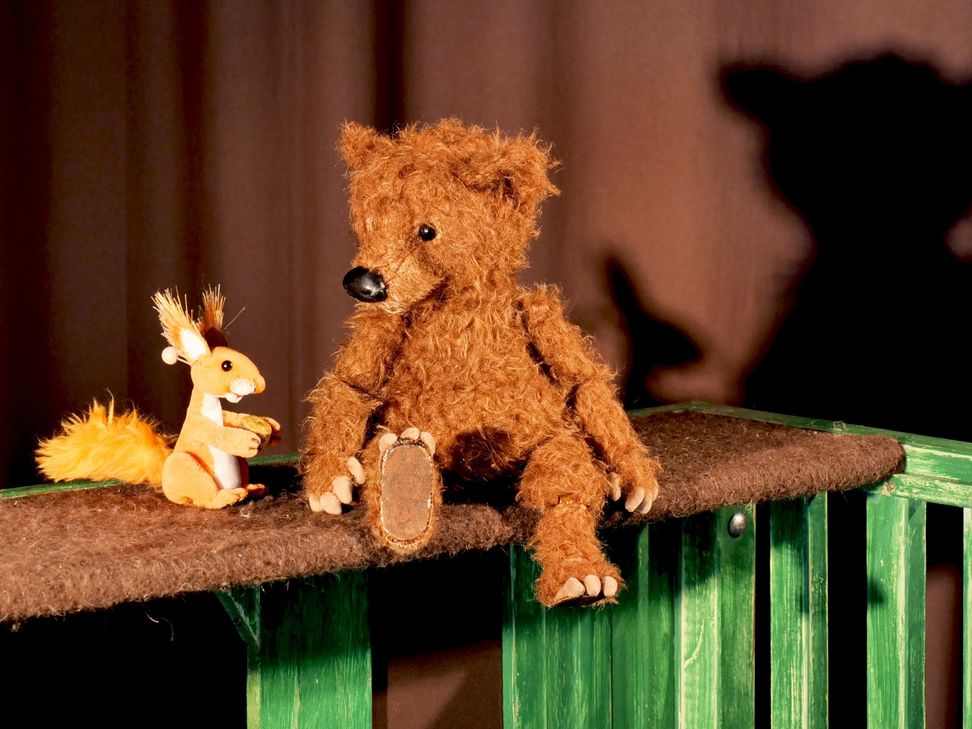 Am Samstag, den 18. Januar um 15 Uhr erwartet das junge Publikum in der Kulturgießerei ein Abenteuer voller Fantasie, gespielt mit Tischfiguren und begleitet von stimmungsvoller Musik.