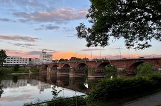 Römerbrücke im Abendlicht