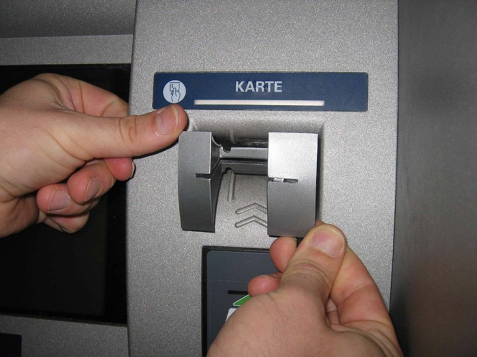 Mehrere Täter standen offenbar kurz davor, in Hochstetten-Dhaun einen Geldautomaten zu sprengen.  Foto: Stilbild