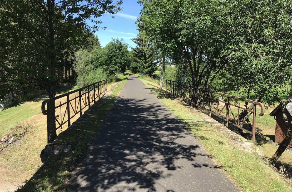 Die Verbandsgemeinde Kastellaun verfügt seit vielen Jahren über gute Radwege wie z.B. den Schinderhannes-Radweg und den Hunsrück-Mosel-Radweg. Diese beiden Routen wurden seinerzeit schwerpunktmäßig für touristische Zwecke angelegt.