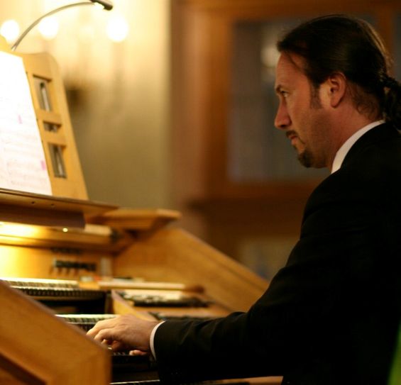 Matthias Grünert, Kantor der Dresdener Frauenkirche, wird in der Nordeifel an fünf Tagen 32 Orgelkonzerte geben. Foto: Veranstalter