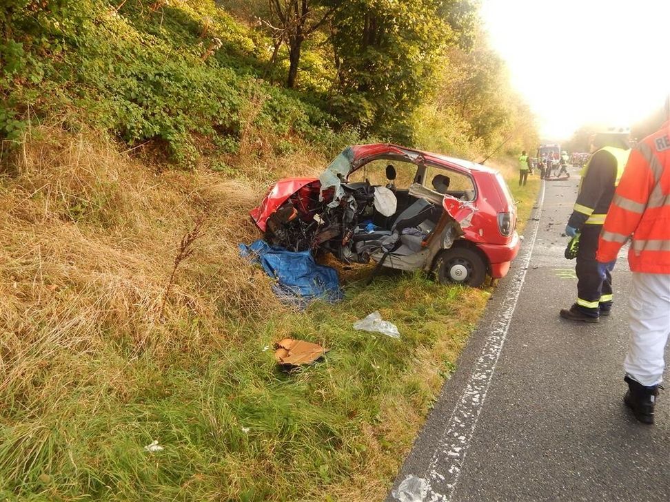 In dem Wrack ihres VW Polo starb eine 20-jährige Frau aus der VG Adenau.