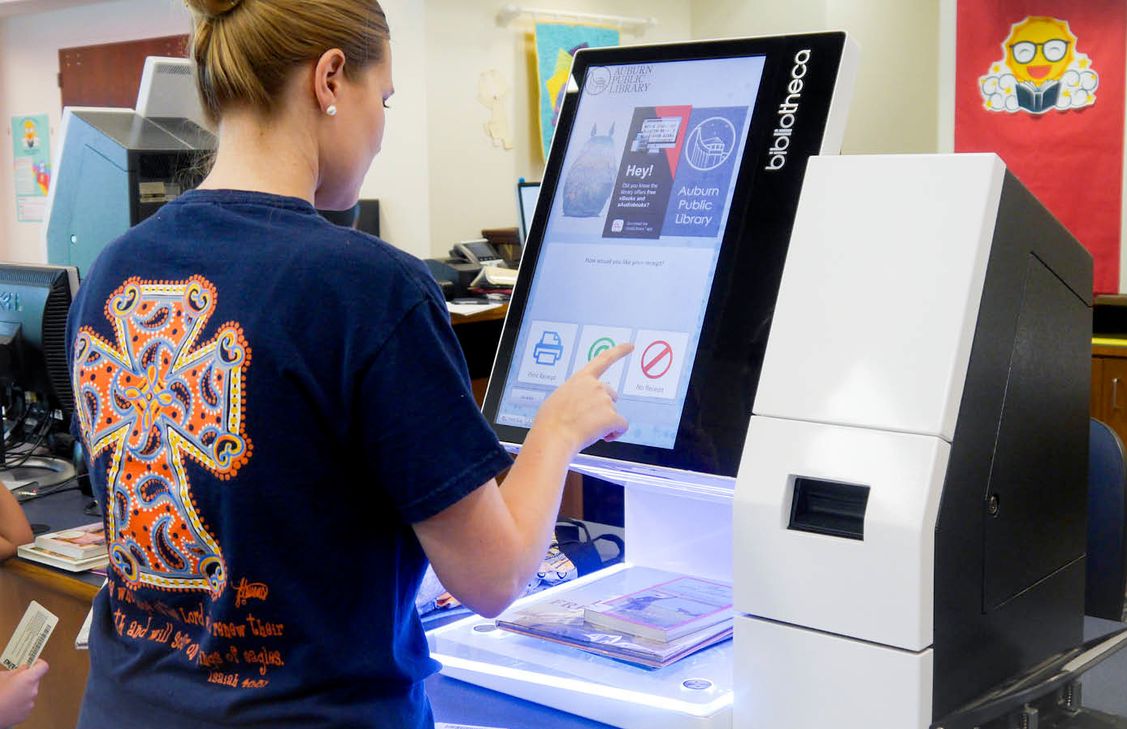 Die Stadtbibliothek Bad Kreuznach öffnet wieder ihre Türen. Neu sind Automaten zum Verbuchen der Buchausleihe.