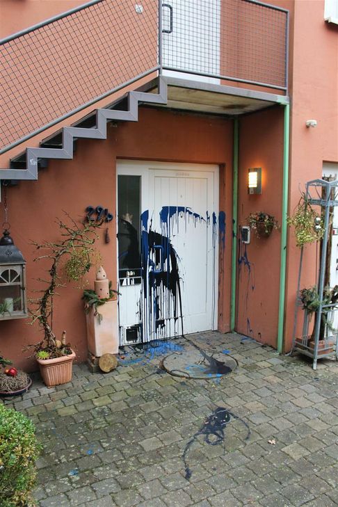 Die Polizei fragt: Wer kann Hinweise, inbesondere zu den verwendeten Farben, geben?