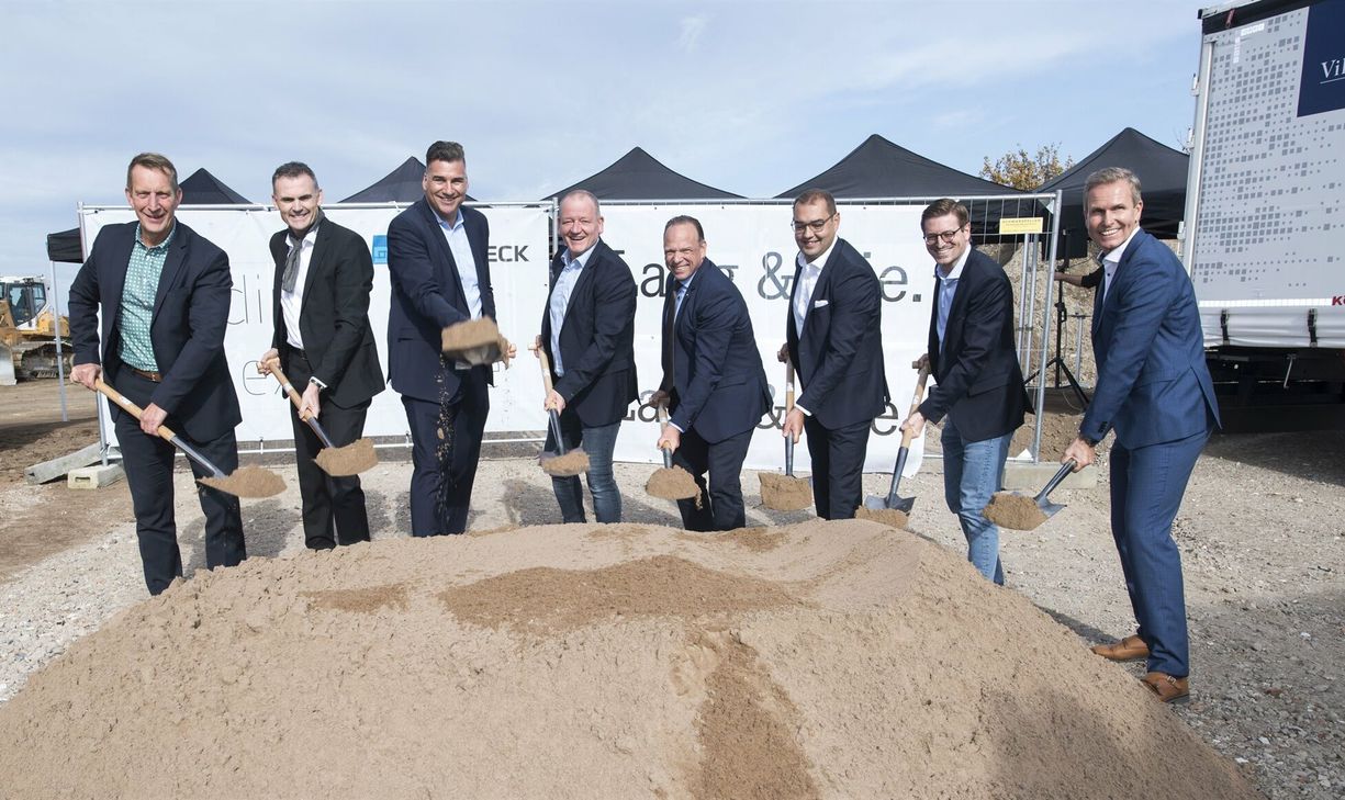 Mit einem symbolischen Spatenstich ist der neue Logistikkomplex in Polch, Vor Geisenach, auf den Weg gebracht worden.