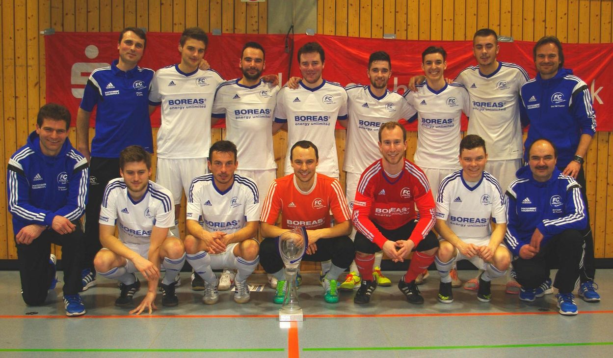 Der erste Erfolg für den FC Karbach im Jahr 2016: Der Oberligist gewann die Futsal-Kreismeisterschaft in Simmern mit einem Tor in der letzten Spielsekunde des Finals gegen die SG Liebshausen. Foto: Arno Boes