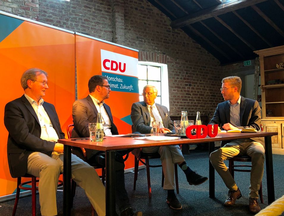 Beim Besuch in Mützenich warnte der CDU-Politiker Wolfgang Bosbach davor, dass den Menschen ihre politische Grundüberzeugung verloren gehe.