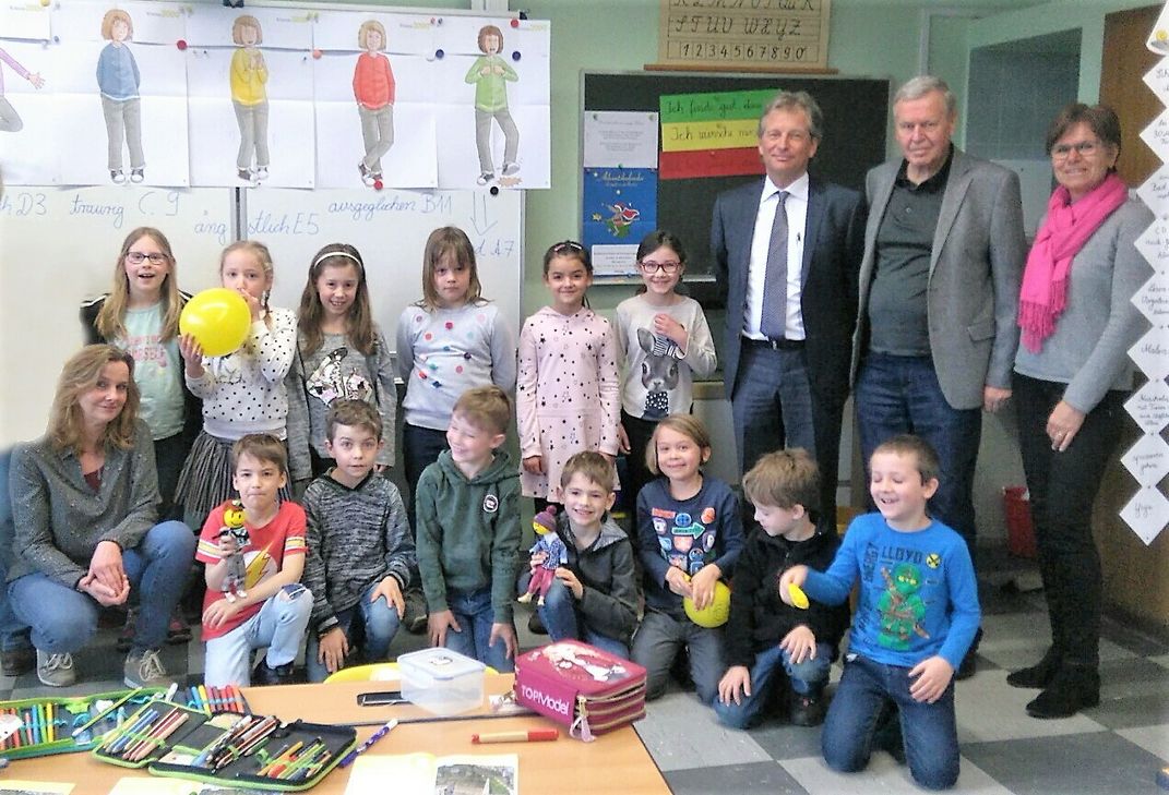 Die Mondscheingruppe der Kita Altrich mit den Erzieherinnen Birgit Schröder (hi. li)., Annett Winters (hi., 2. v. re.) und Julia Jakobs (hi. re.)                            Fotos (3): Sarah Stieren