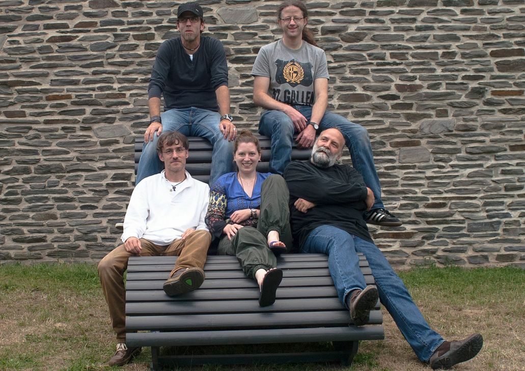 Seit 16 Jahren sind Why didn‘t they ask Evans? erfolgreich in Sachen Folkmusik unterwegs. Das nächste Konzert zum Vormerken ist am 14. Mai auf Burg Waldeck bei Kastellaun.  Foto:  Jürgen Tribull