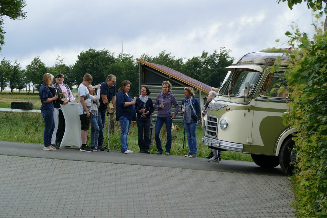Zu Gast bei der Landwirt-Familie Wirtz in Steckenborn: Die Landwirtinnen der elften Staffel der WDR-Reihe »Land & lecker«.