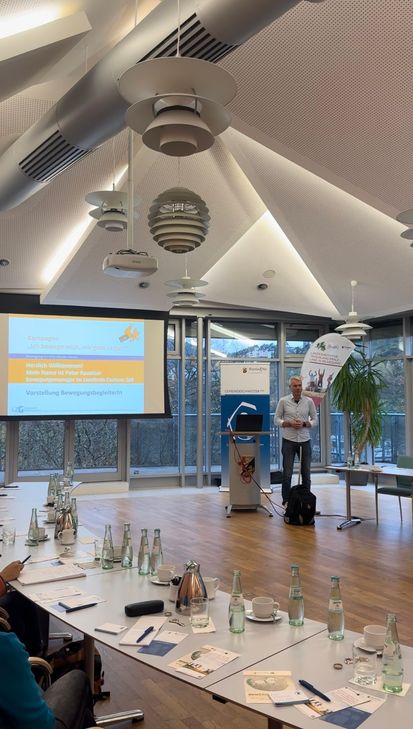 Bei lebhaften Präsentationen erläuterte Bewegungsmanager Peter Raueiser sein ehrenamtliches Engagement.
