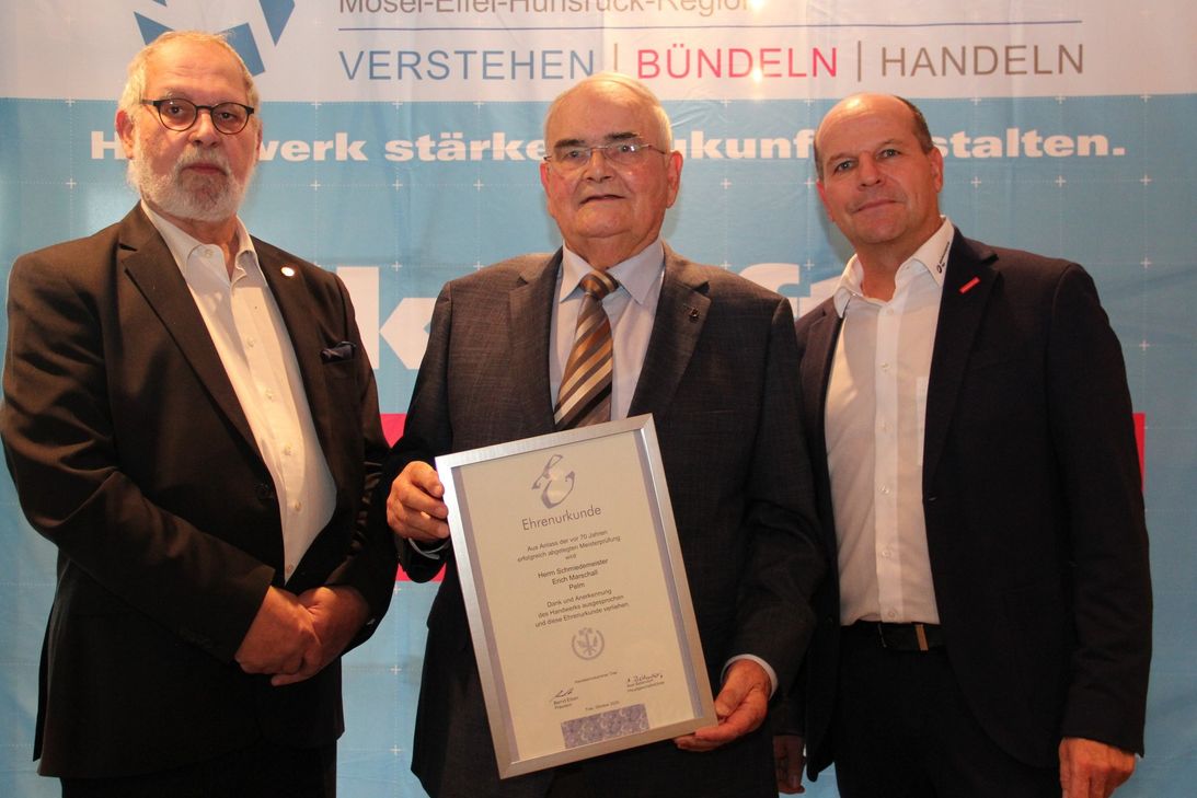 Schmiedemeister Erich Marschall hat 1955 den Meistertitel erlangt.