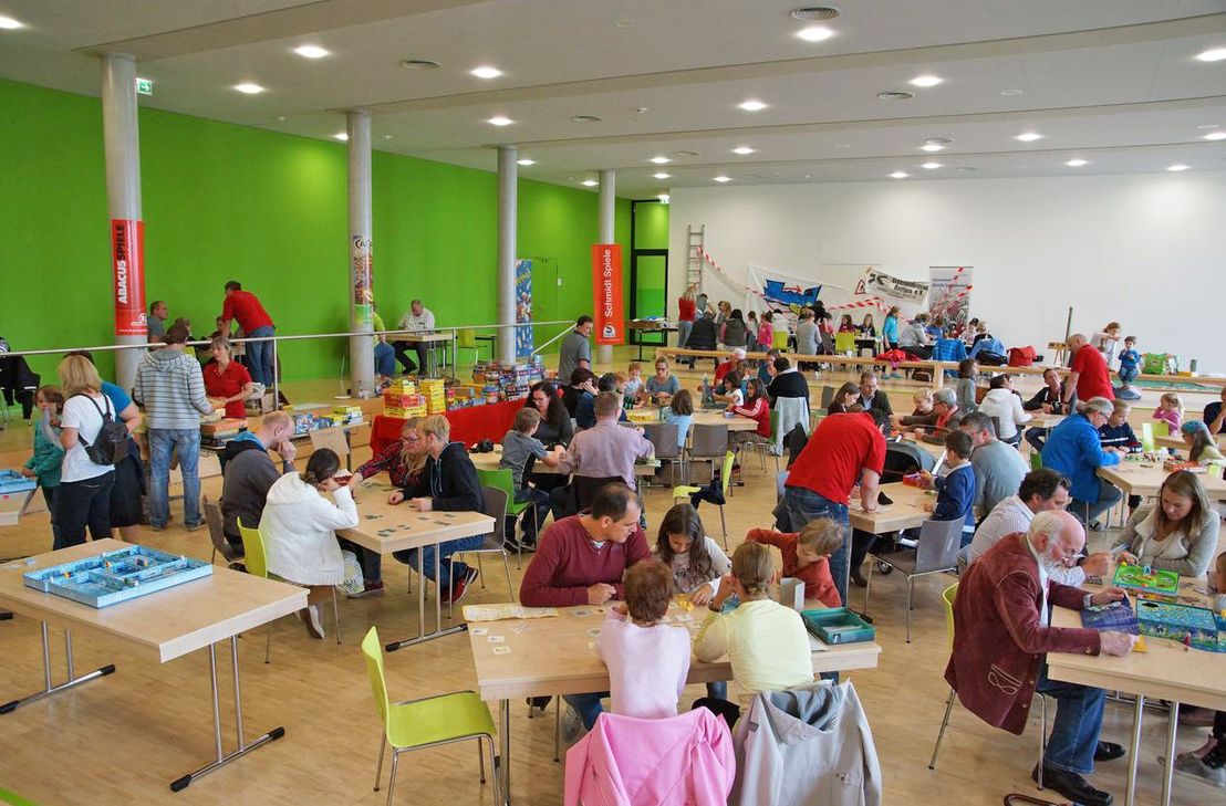 Das Familienspielefest „Stadt-Land-Spielt!“ findet am 20. September von 13 bis 18 Uhr im Bürgersaal Roetgen statt.