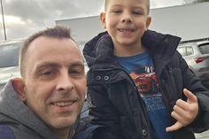 Ein letztes Bild von Manuel mit seinem sechsjährigen Sohn, nach einem Frisörbesuch.