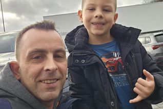 Ein letztes Bild von Manuel mit seinem sechsjährigen Sohn, nach einem Frisörbesuch.