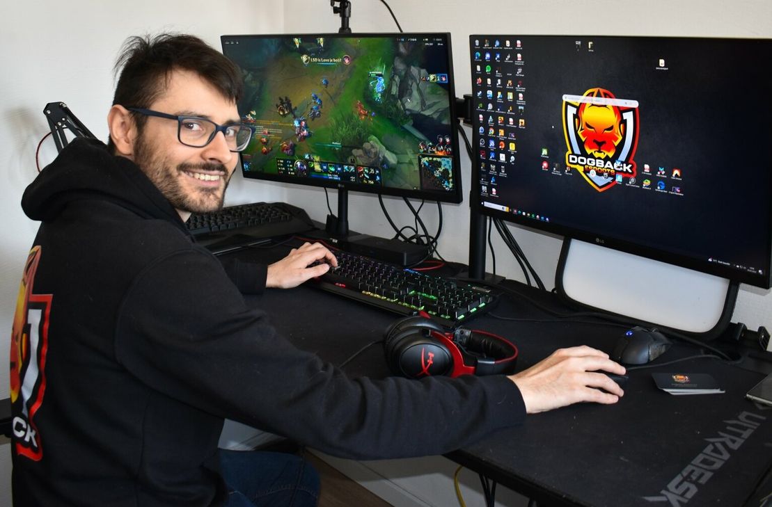 Vorstandsvorsitzender Phillip Holler vom Verein "Dogback eSports", den er unlängst zusammen mit Gleichgesinnten gegründet hat, ist seit jungen Jahren ein leidenschaftlicher Gamer.