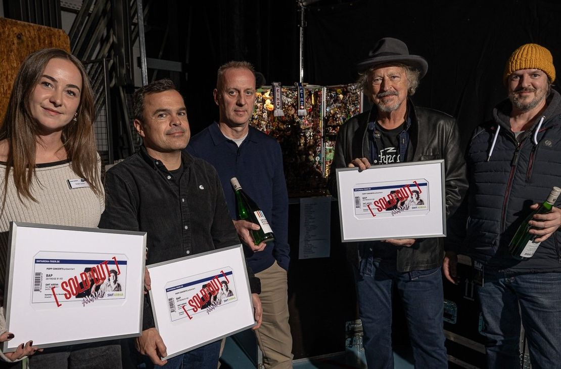 Kristin Schon (Projektleitung SWT Arena), Oliver Thomé (Geschäftsführer Popp Concerts), Arnd Landwehr (Geschäftsführer MVG Trier), Wolfgang Niedecken, Mathias Schaettgen (Tourmanager BAP)