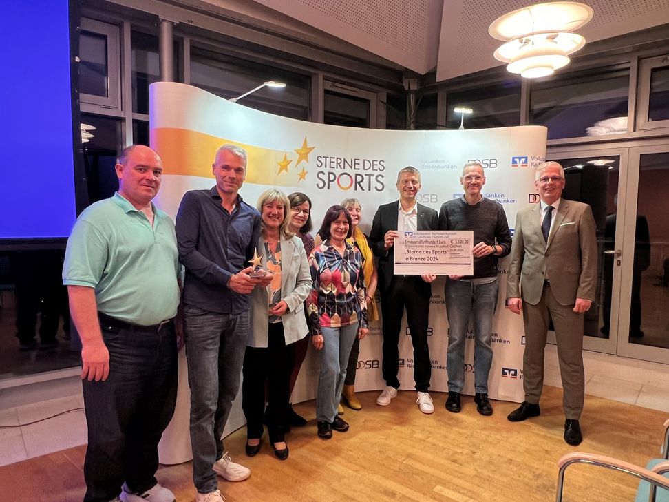 Über den Sieg und 1.500 Euro Geldprämie durfte sich der Turnverein "Eintracht" 1862 Cochem e.V. Lauftreff freuen.