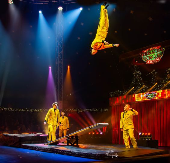 Noch bis 31. Dezember ist es »Einfach himmlisch« beim Aachener Weihnachtscircus auf dem Bendplatz.Foto: KarSo