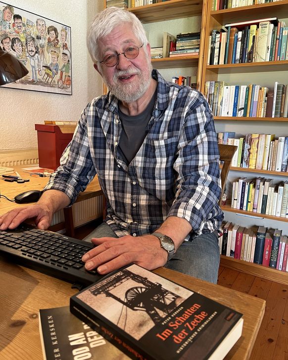 Peter Kersken lebt und arbeitet seit 45 Jahren in seinem Haus in Harperscheid - wenn er nicht gerade wieder im Ruhrgebiet, seiner zweiten Heimat, unterwegs ist ...